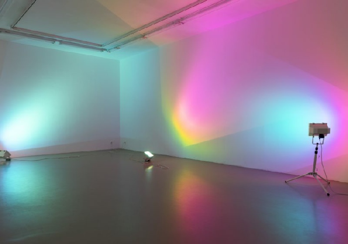 Ann Veronica Janssens,  Hot Pink Turquoise, 2006 Size L 2 x 700/1000 watt halogen lamp, dichroic colour filter, 1 tripod dimensions variable. Photo Credit Andrea Rossetti, Courtesy Esther Schipper, Berlin