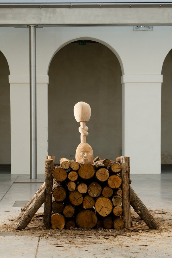 Laurent Le Deunff, vue d’exposition La femme à la bûche, l’homme tronc, MASC, Les Sables d’Olonne. Courtesy Semiose Galerie, Paris