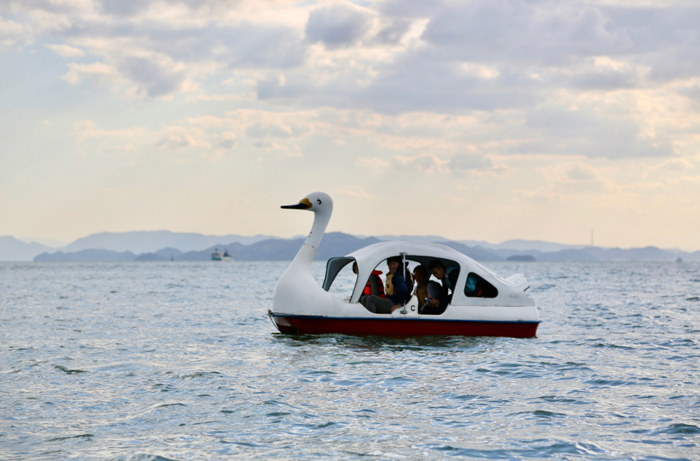 Shimabuku, Swan Goes to the Sea