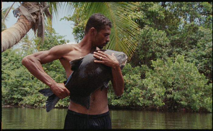 Jonathas de Andrade,&nbsp;O Peixe (The Fish), 2016. 16 mm film transferred to 2K, 37 minutes. Courtesy of the artist. 