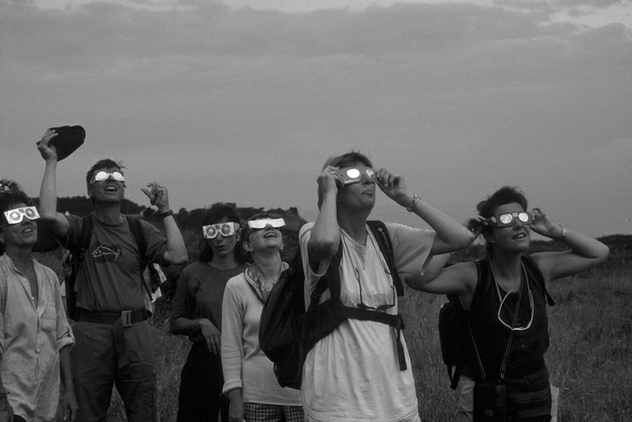 Isabelle Arthuis,&nbsp;L’Eclipse 1 (Randonneurs), 1999. Photograph on aluminium. Frac Bretagne Collection. © Isabelle Arthuis. 