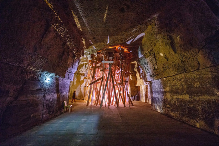 Les Frères Chapuisat, La Loge, installation dans les caves Ackerman, Saumur, 2019. Photo courtesy Caves Ackerman