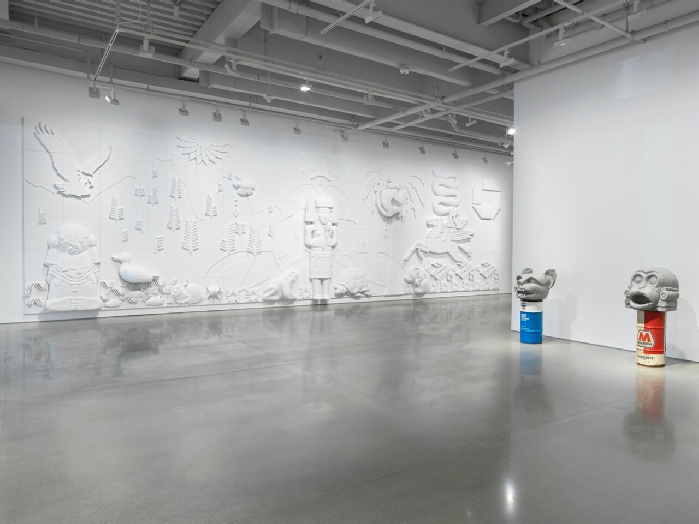View of Minerva Cuevas,&nbsp;In Gods We Trust,&nbsp;kurimanzutto, New York, 2023. Photo: Genevieve Hanson, New York.