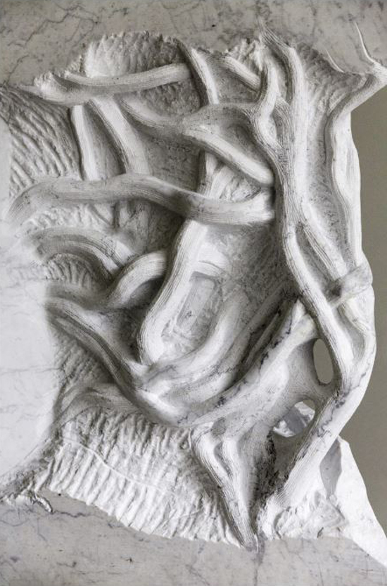 © Giuseppe Penone, Anatomia 8, 2015, marbre blanc de Carrare, bois - 110 x 75 x 40 cm ©Archivio Penone