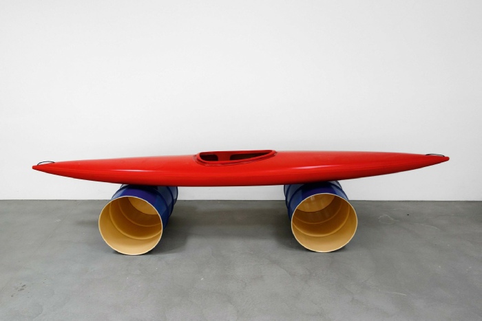 Roman Signer,&nbsp;&nbsp;Kajak mit blauen Fässern, 2016.&nbsp;Sculpture,&nbsp;200 cm x 90 cm x 60 cm. Photo: Aleksandra Signer.&nbsp;&nbsp;Courtesy the artist 
